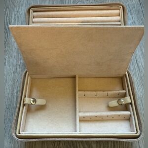 🔥🔥Jewelry Case Organizer Travel Size Tan Genuine Leather Price Firm!
